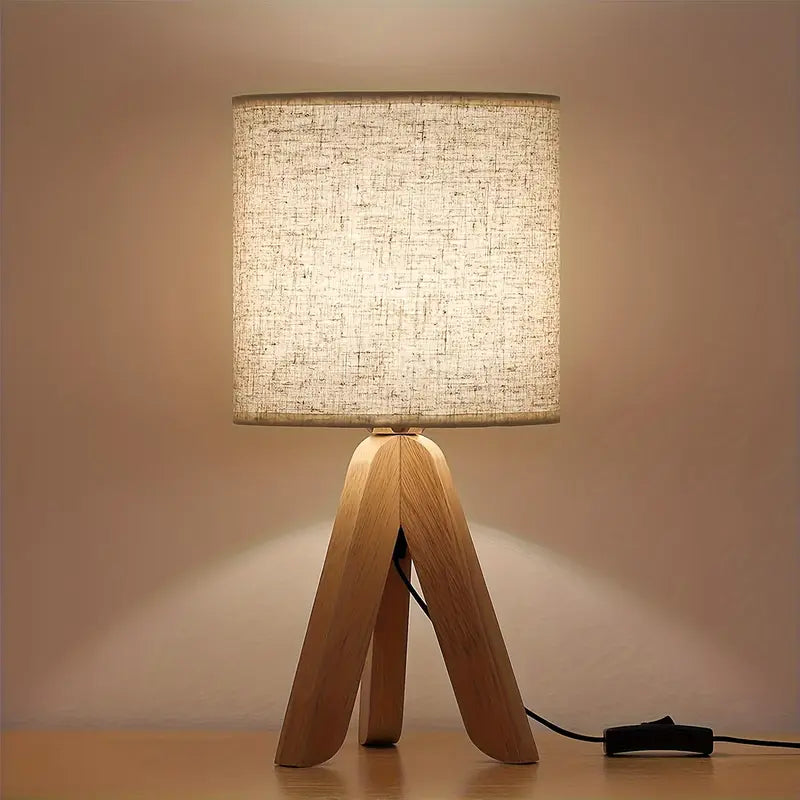 Holz-Dreibein-Tischlampe mit Leinen-Schirm